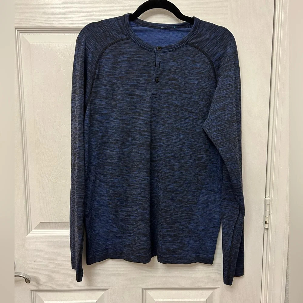 ! Mens lululemon long sleeve blue size M